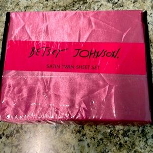 Betsy Johnson Satin Twin Sheet Set pretty rose color